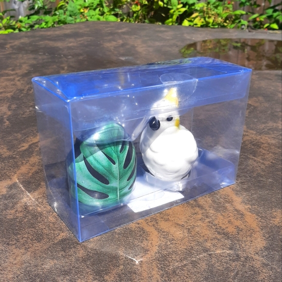 Cute Salt & Pepper Shakers NWT - Picture 2 of 5